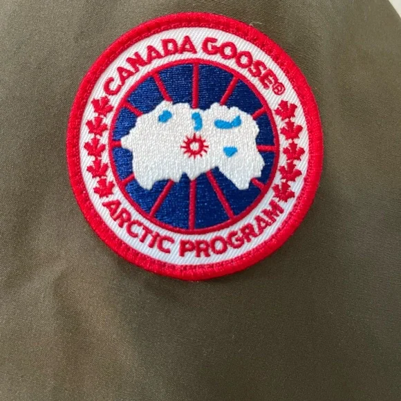 Canada Goose L Parka. Retailed for $1200+ Barely worn LIKE NEW. Worn 10 times.